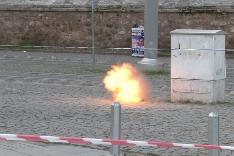 Kocaeli'de tramvay yolunun yakınında unutulan &ccedil;anta f&uuml;nye ile patlatıldı! Seferler 1 saat aksadı