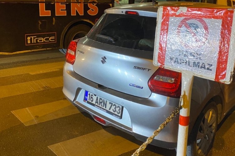 Bursa'da otomobil s&uuml;r&uuml;c&uuml;leri yayalara zor anlar yaşatmaya devam ediyor