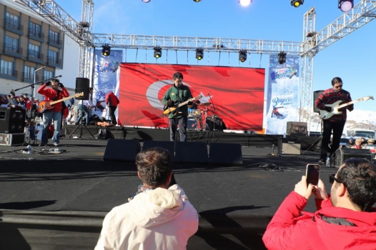 Hakkari'de 5. Kar Festivali, Pinhani grubunun konseriyle sona erdi