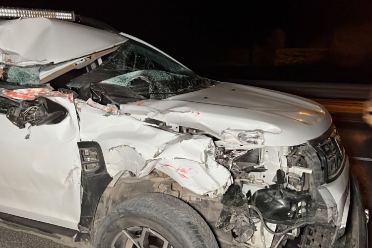 D&uuml;zce'de tıra &ccedil;arpan cip hurdaya d&ouml;nd&uuml;: 2 yaralı