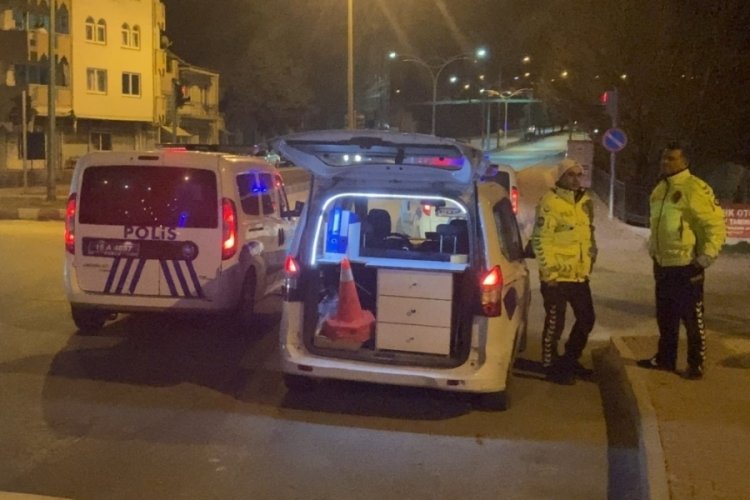 Burdur'da alkoll&uuml; mekanda &ccedil;ıkan tartışma sonrası iki grup birbirine girdi