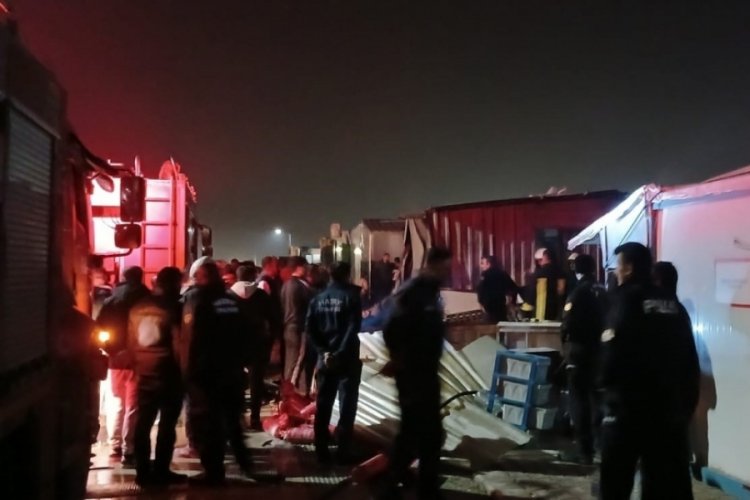 Hatay'da konteyner kentte yangın paniği