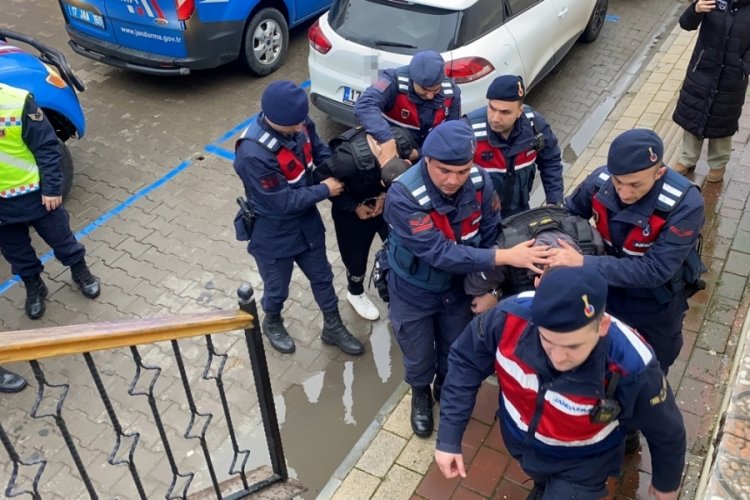 İki kişiyi &ouml;ld&uuml;rd&uuml;, cinayeti itiraf etti