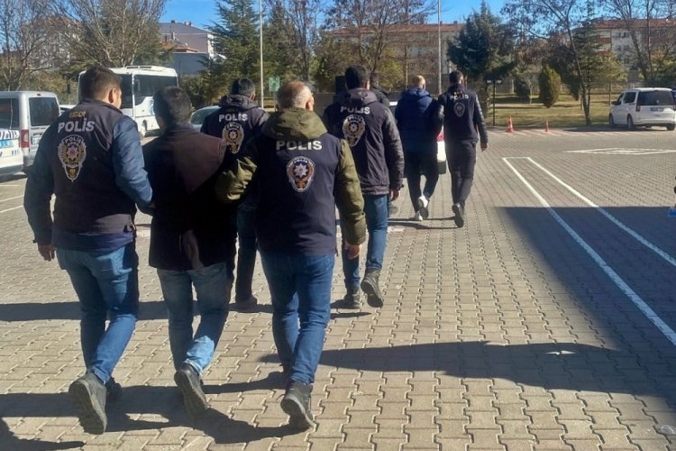 Aksaray'da dolandırıcılık ve veri hırsızlığından aranan 4 şahıs tutuklandı