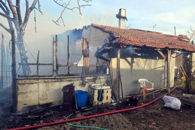 Tekirdağ'da ev yangını: 1 &ouml;l&uuml;