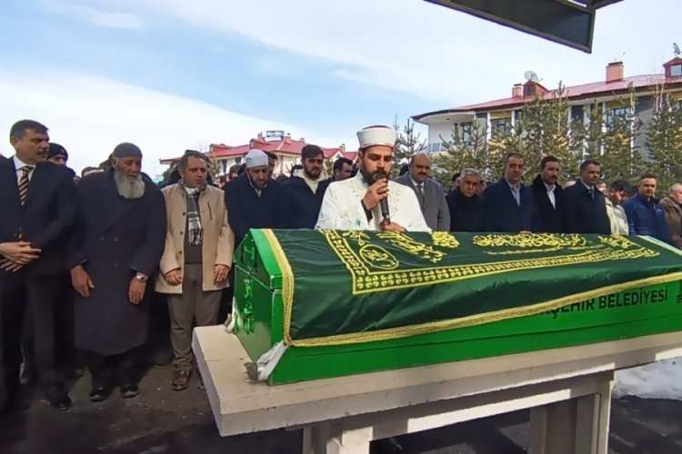 Erzurum'da &ccedil;ığ altında kalan operat&ouml;r hayatını kaybetti