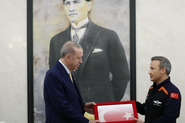 Cumhurbaşkanı Erdoğan, Alper Gezeravcı'yı kabul etti