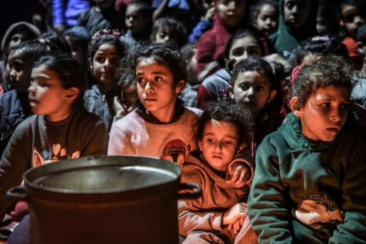 Refah'a sığınan Filistinliler Gazze'den ayrılmaktansa &ouml;lmeyi tercih ettiklerini s&ouml;yledi