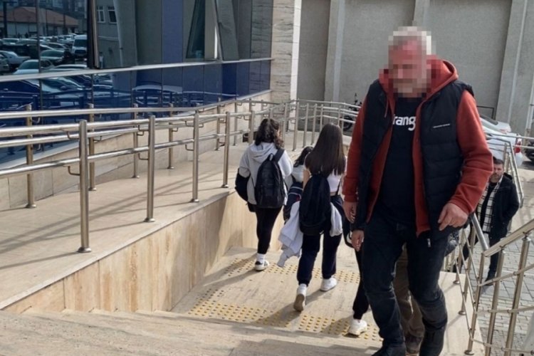 Zonguldak'ta alkoll&uuml; halde kaza yapan ve kavgada silah g&ouml;steren kurum m&uuml;d&uuml;r&uuml;, adliyeye sevk edildi