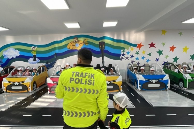 D&uuml;zce'de 10 binin &uuml;zerinde trafik dedektifi yetişti