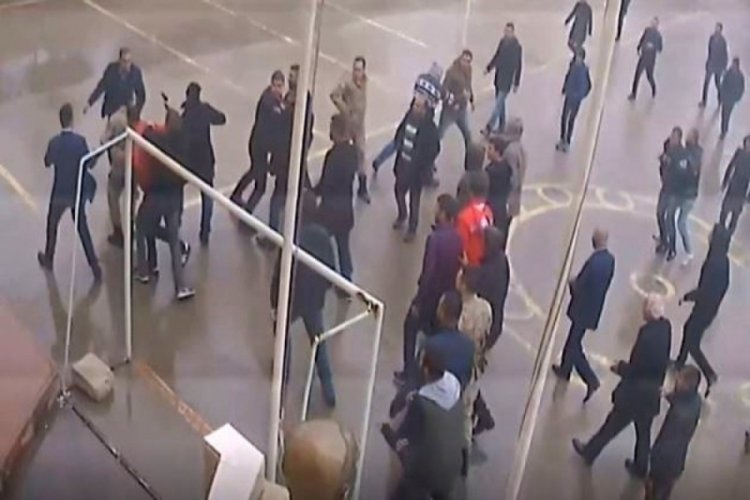 3 kardeşin &ouml;ld&uuml;ğ&uuml; muhtarlık kavgası firarisi saklandığı samanlıkta yakalandı