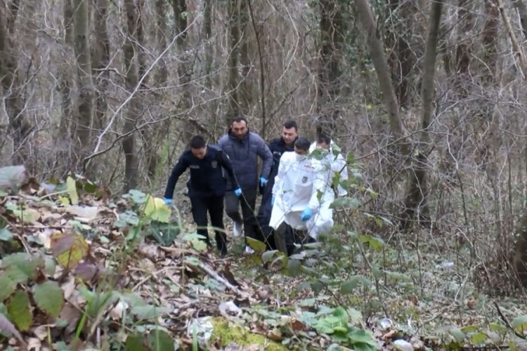 İstanbul'da kravatlarla ağaca bağlanmış bir erkek cesedi bulundu