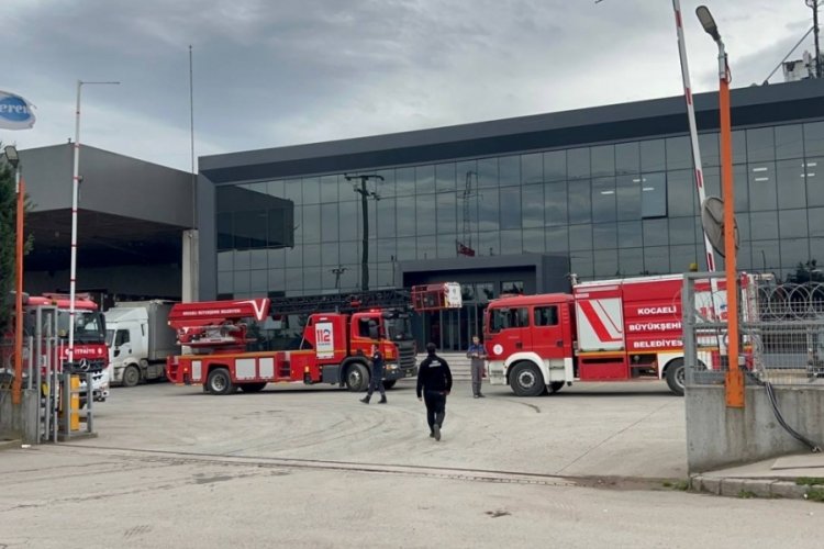 Kocaeli'de ambalaj fabrikasında &ccedil;ıkan yangın s&ouml;nd&uuml;r&uuml;ld&uuml;