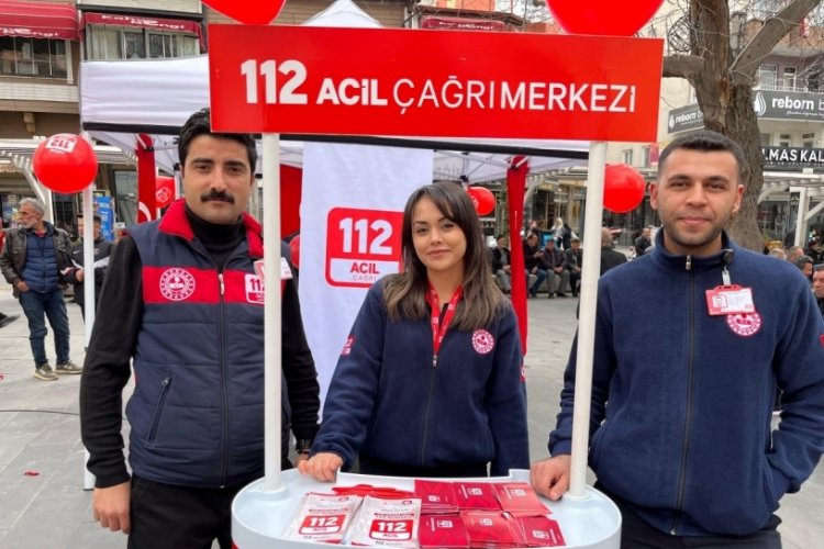 Niğde'de sağlık&ccedil;ılardan vatandaşlara 112'ye 'gereksiz &ccedil;ağrı' bilgilendirmesi