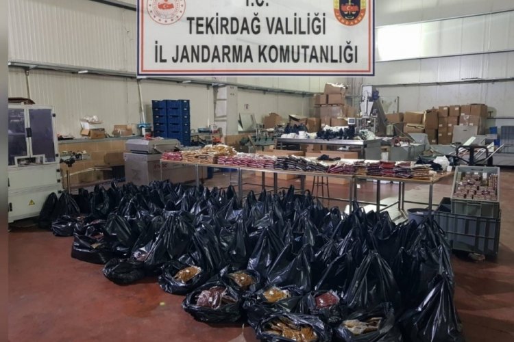 Tekirdağ'da 3 ton nargile t&uuml;t&uuml;n&uuml; ele ge&ccedil;irildi