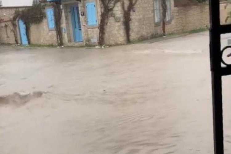 İzmir'de caddeler g&ouml;le d&ouml;nd&uuml;