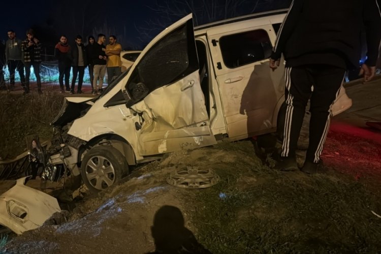 D&uuml;zce'de kazada 5 kişi yaralandı! Mahalleli sokağa d&ouml;k&uuml;ld&uuml;
