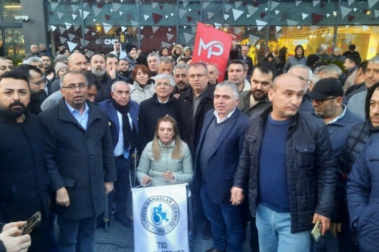 İstanbul'da CHP'liler Avcılar Belediye Başkanının yeniden aday g&ouml;sterilmesi i&ccedil;in eylem yaptı