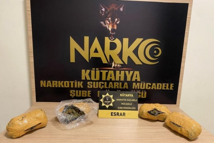 K&uuml;tahya'da &ccedil;antasında esrar ele ge&ccedil;irilen şahıs tutuklandı