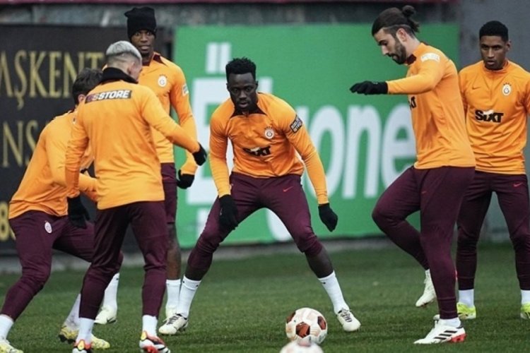 Galatasaray'a 3 futbolcudan m&uuml;jde!