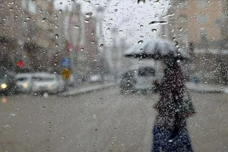 81 il i&ccedil;in kar, sağanak, fırtına uyarısı! Bursa'da hava nasıl ?