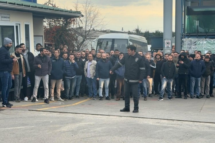 Kocaeli'de sendikaya &uuml;ye oldukları gerek&ccedil;esiyle 15 iş&ccedil;i işten &ccedil;ıkarıldı