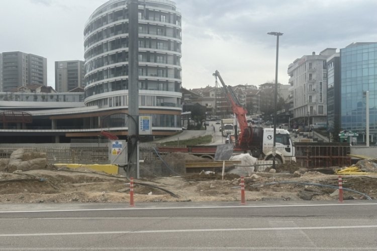 Bursa'ya 15 g&uuml;nl&uuml;ğ&uuml;ne &ccedil;alışmaya geldi, asans&ouml;r boşluğuna d&uuml;şerek hayatını kaybetti