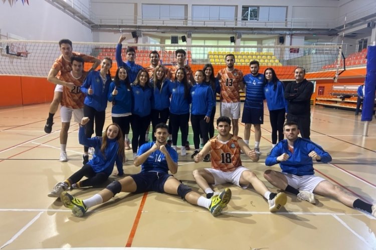 BU&Uuml; voleybol takımları, &Uuml;nilig'de başarı yakaladı!