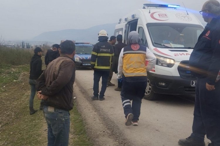 Hatay'da tarım iş&ccedil;ilerini taşıyan minib&uuml;s tarlaya u&ccedil;tu: 13 yaralı
