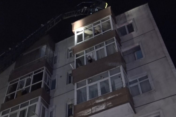 İstanbul'da 6 katlı binada yangın paniği