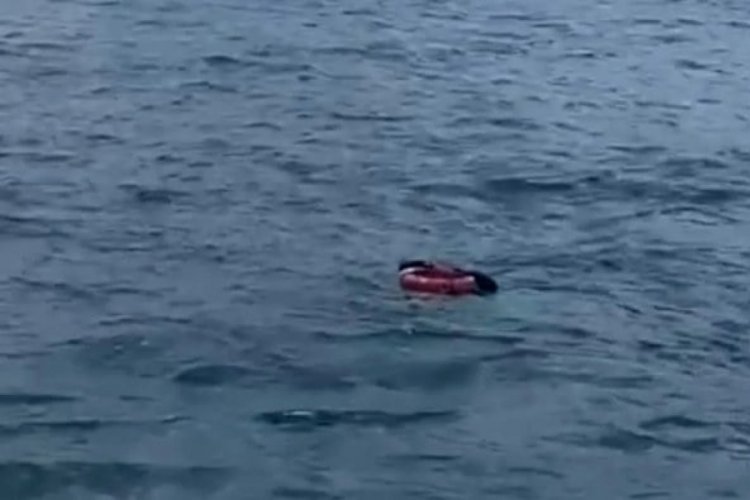 İstanbul'da iki kişi denize d&uuml;şt&uuml;! Ekipler olay yerinde