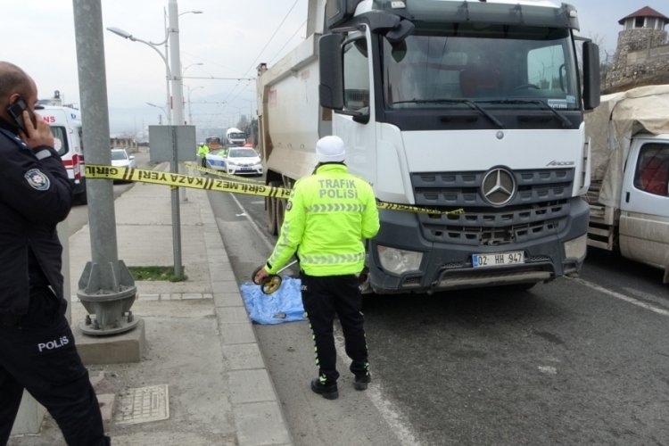 Malatya'da kamyonun &ccedil;arptığı yaya hayatını kaybetti
