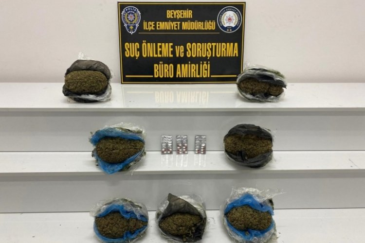 Otob&uuml;steki yolcunun valizinden 7 kilo 992 gram esrar ele ge&ccedil;irildi