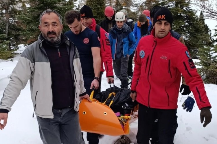 Tırmanış yaparken d&uuml;şen dağcı yaralandı