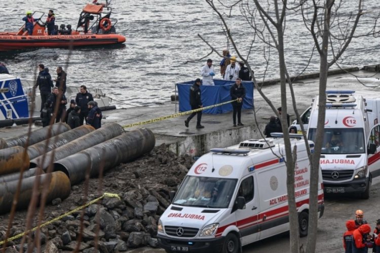 İstanbul'da denize d&uuml;şen iki kişiden biri hayatını kaybetti