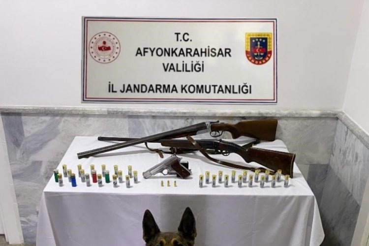 Afyonkarahisar'da Jandarma tarafından 3 ruhsatsız silah ele ge&ccedil;irdi