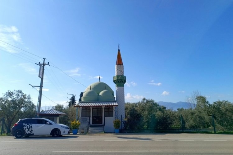 Bursa'da tarlasını i&ccedil;indeki cami ile birlikte satılığa &ccedil;ıkardı!&nbsp;Tek bir isteği var...