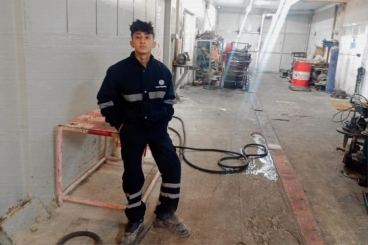 17 yaşındaki gen&ccedil; &ccedil;ıkan kavgada bı&ccedil;aklanarak hayatını kaybetti