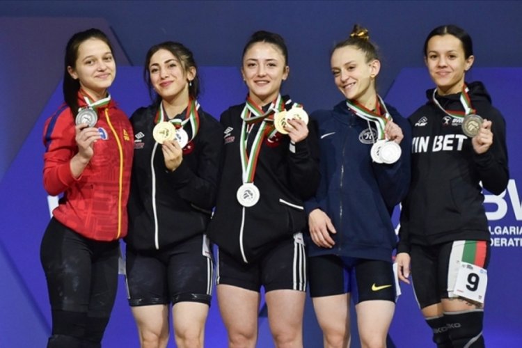 Avrupa Halter Şampiyonası'nda 45 kiloda Cansu Bektaş birinci, Gamze Altun ikinci oldu