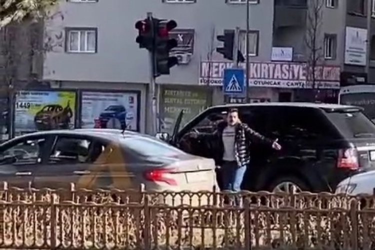 Trafikteki şerit ihlali g&ouml;r&uuml;nt&uuml;lerine ceza yağdı