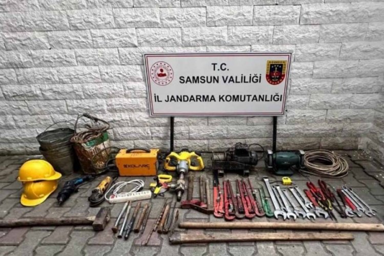 Ka&ccedil;ak kazı yapan 5 kişi jandarma tarafından yakalandı