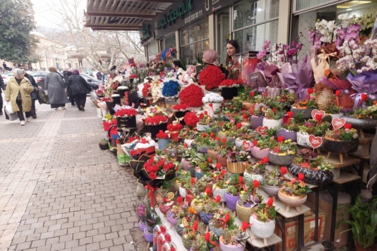 &Ccedil;i&ccedil;ek&ccedil;ilerde 14 Şubat yoğunluğu başladı! &Ccedil;i&ccedil;ek fiyatları ne durumda?