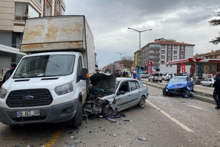 Ankara'da zincirleme trafik kazası: 5 yaralı