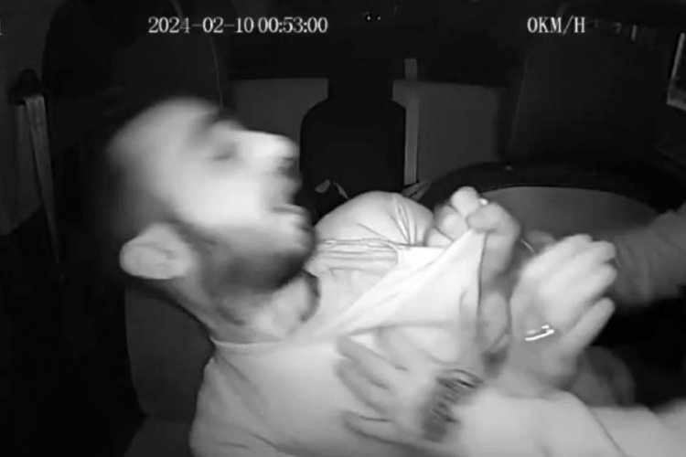 İzmir'de taksi şof&ouml;r&uuml;n&uuml; darbeden saldırgan adli kontrolle serbest bırakıldı