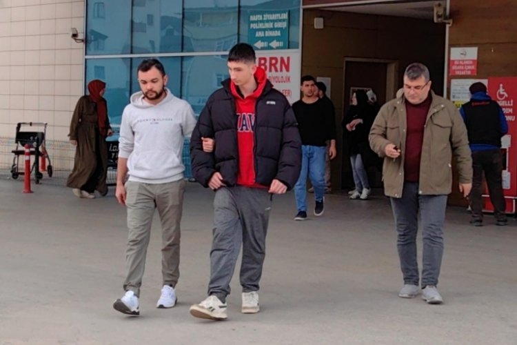 Bursa'da market sahibini bı&ccedil;akla ağır yaralayanlardan 1'i tutuklandı