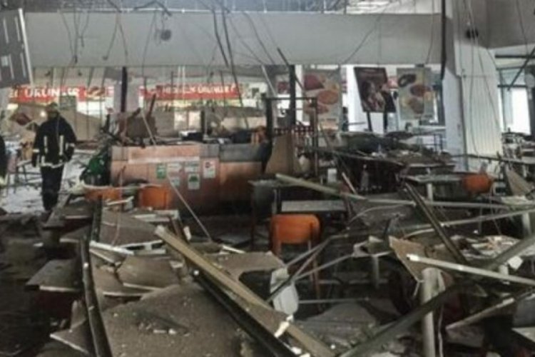Afyonkarahisar'da K&ouml;fteci Yusuf'un asma tavanı &ccedil;&ouml;kt&uuml;, 11 kişi yaralandı