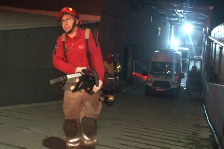 İstanbul'da asans&ouml;rle duvar arasında sıkışan 17 yaşındaki iş&ccedil;i hayatını kaybetti