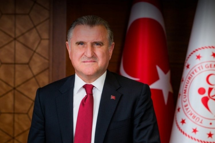 Bakan Bak, milli g&uuml;reş&ccedil;ileri kutladı