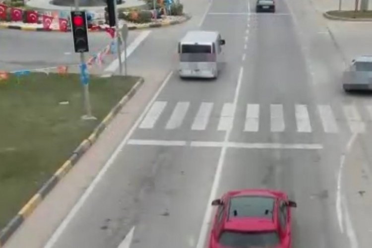 Kırmızı ışık ihlali yapan 8 s&uuml;r&uuml;c&uuml;ye 58 bin lira ceza