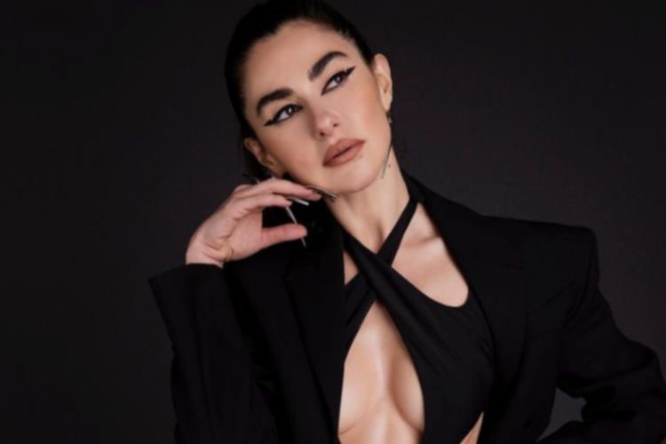 Nesrin Cavadzade tarzıyla geceye damga vurdu